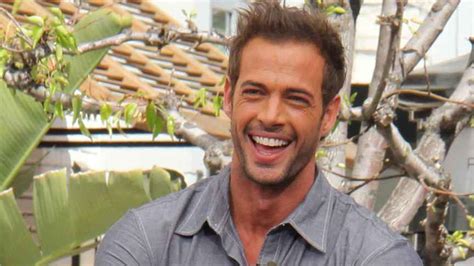 William Levy presenta su nuevo proyecto con un jersey Dolce